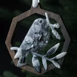 Мордовская ювелирная ёлочная игрушка "Снегирь" горный хрусталь